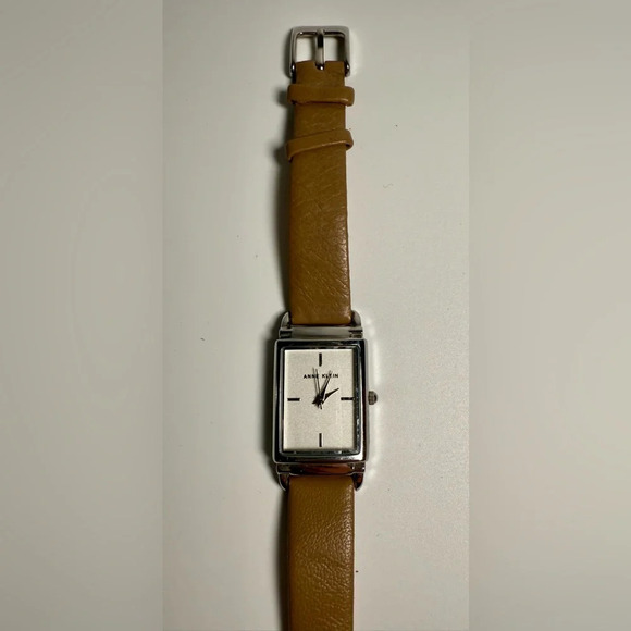 Anne Klein Ladies Rectangular 21mm x 24mm Leather Dress Watch needs new battery - Picture 3 of 11